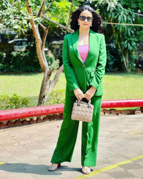 When 'you're trying to channel Boss Lady vibes' while running late and 'the wind is messing your just blow-dried hair' but the net effect is still rather astounding -- classical colour pairing of a lawn green suit with a pink tee. The beige peep-toes make it a grand slam.